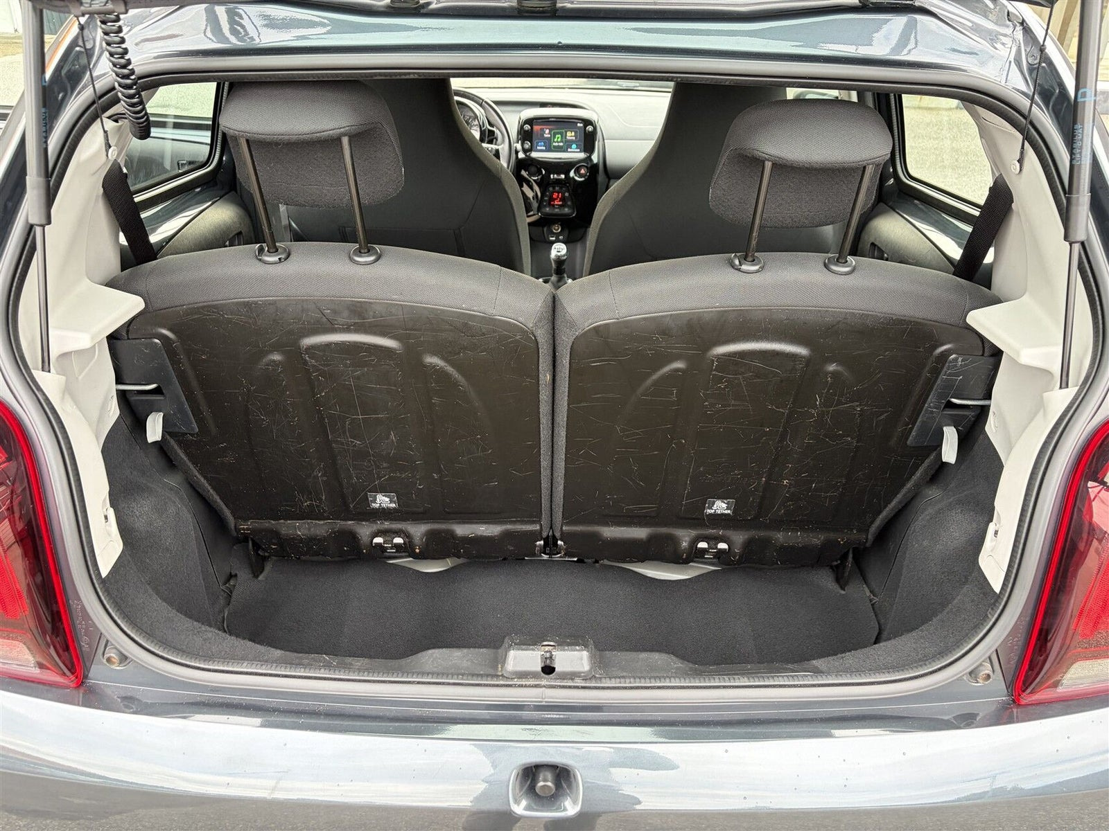 Grå Peugeot 108 fra 2020