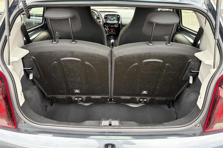 Grå Peugeot 108 fra 2020