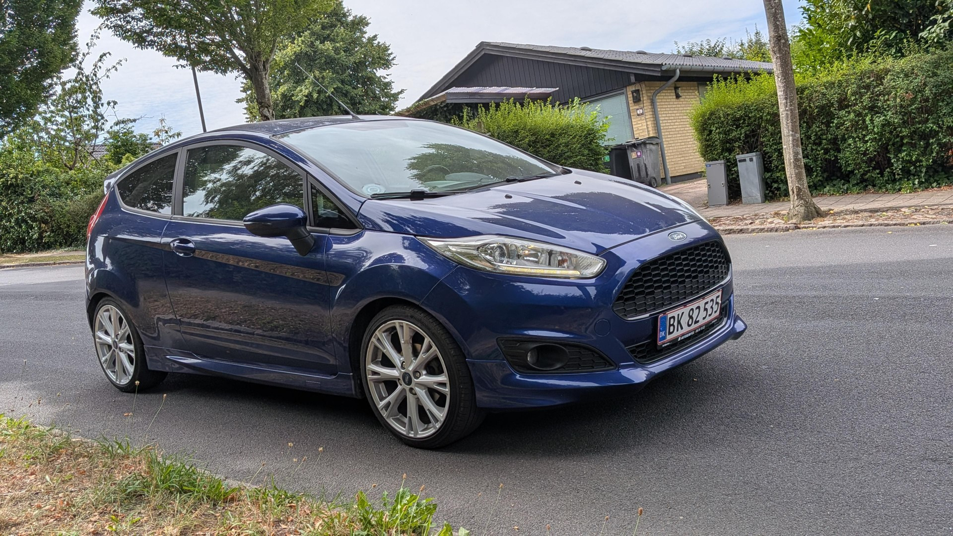 Blå Ford Fiesta fra 2014