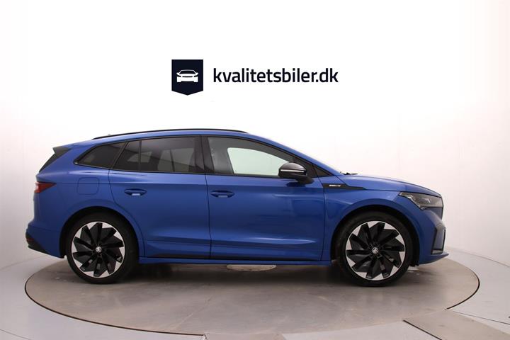 Blå Skoda Enyaq fra 2023