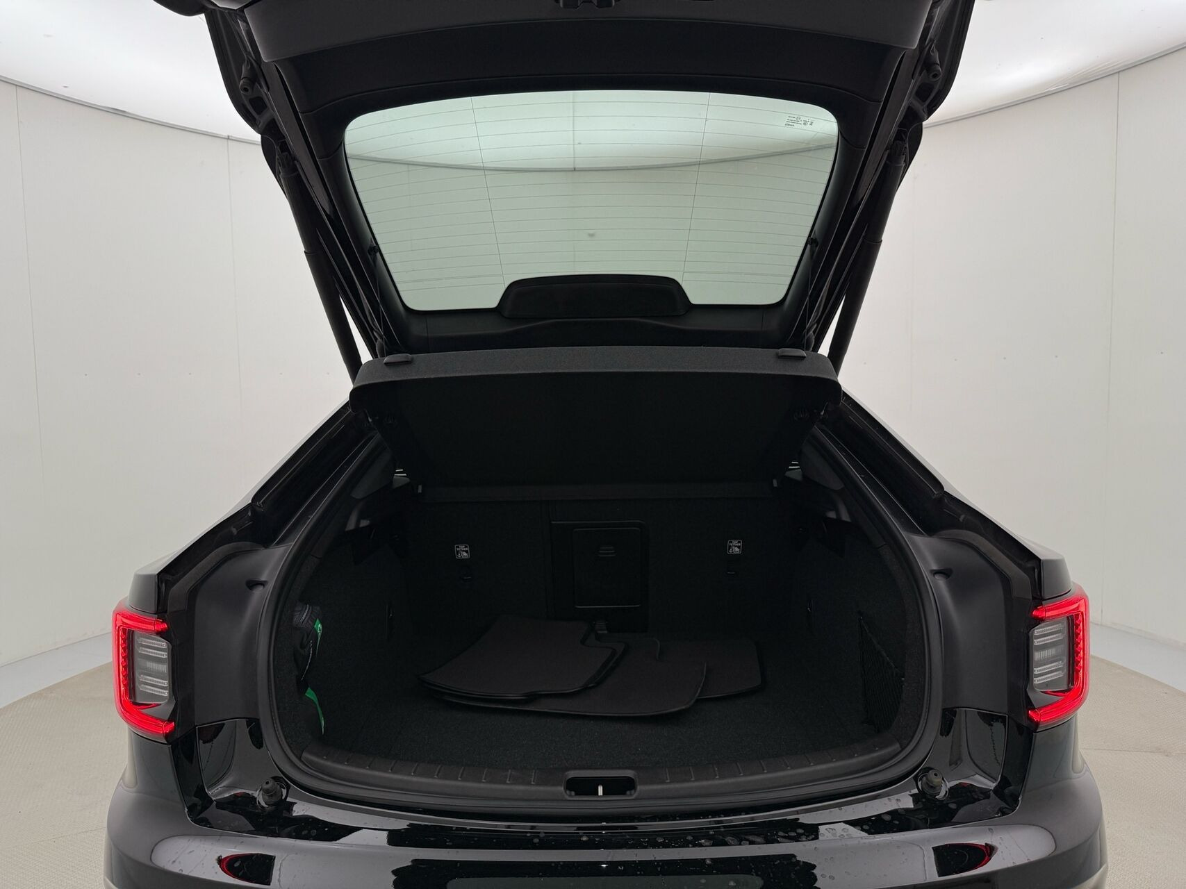 Sort Polestar 2 fra 2023