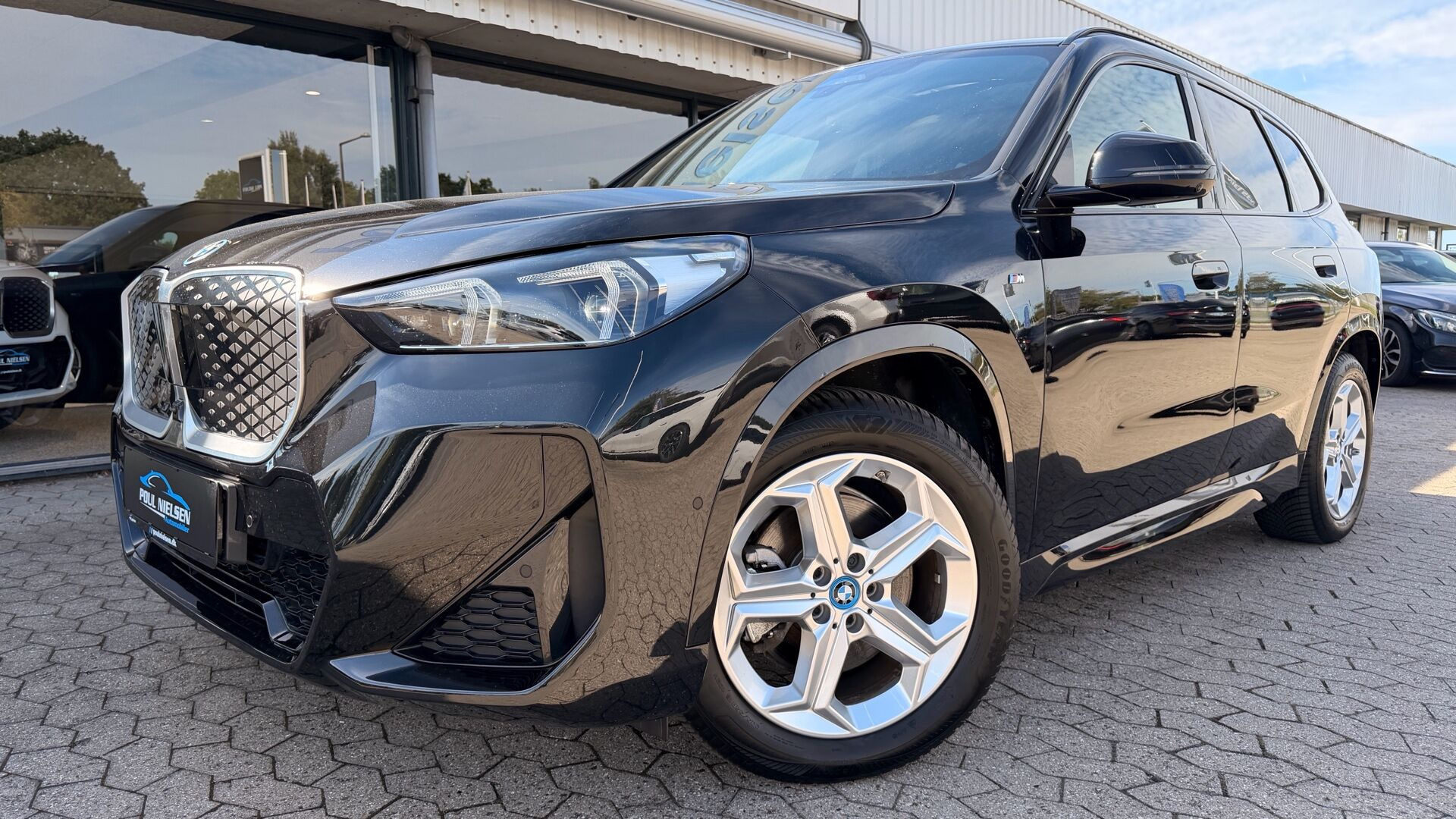 Sort BMW iX1 fra 2024