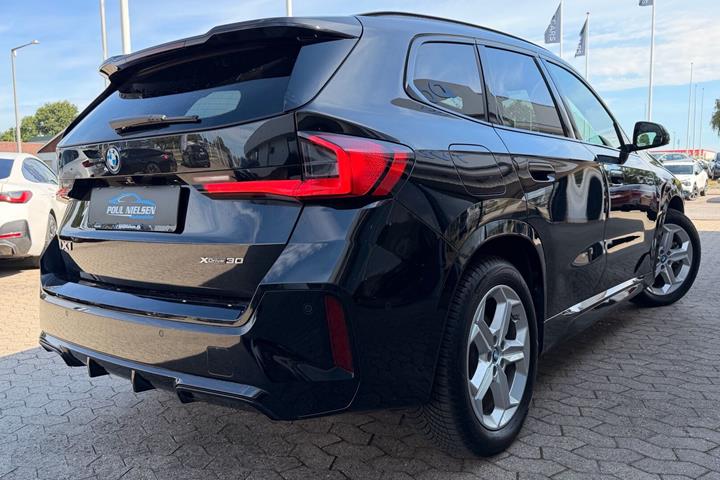 Sort BMW iX1 fra 2024