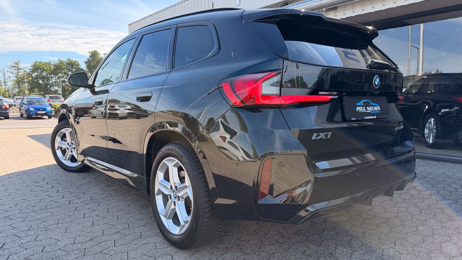Sort BMW iX1 fra 2024