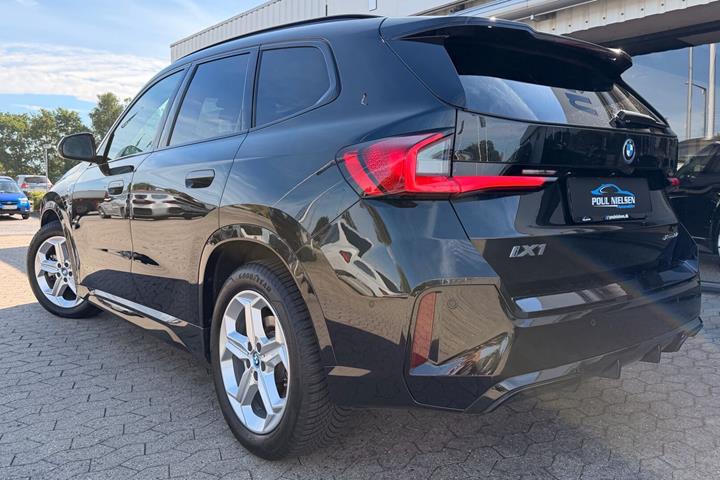 Sort BMW iX1 fra 2024