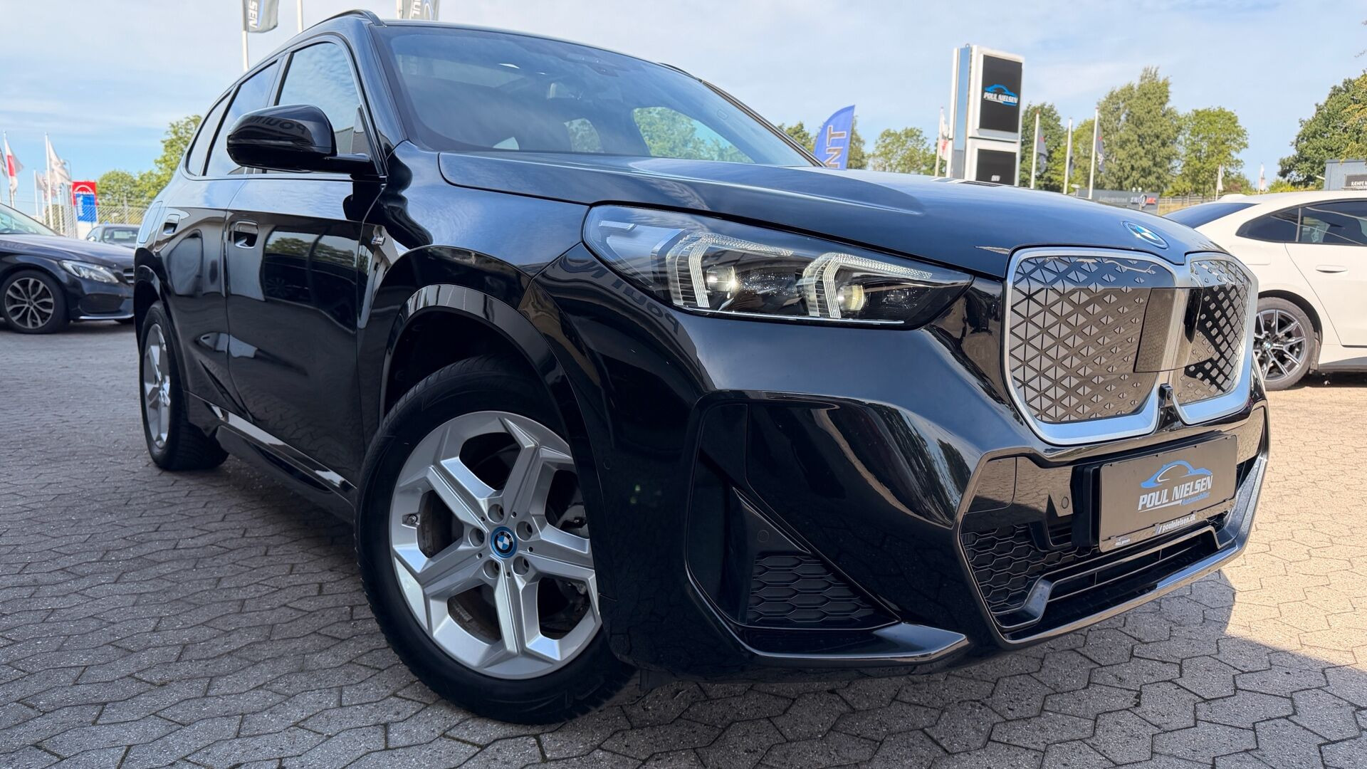 Sort BMW iX1 fra 2024