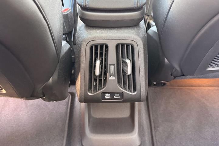 Sort BMW iX1 fra 2024