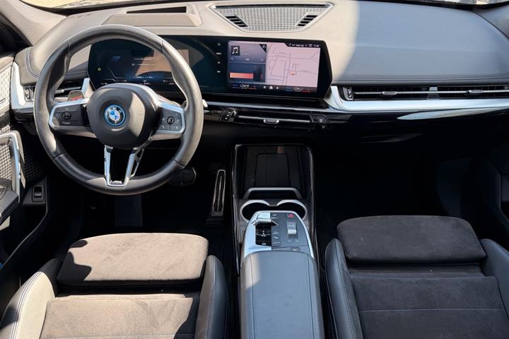 Sort BMW iX1 fra 2024