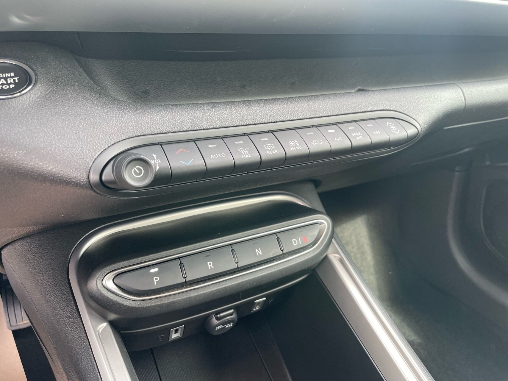 Sort Jeep Avenger fra 2025