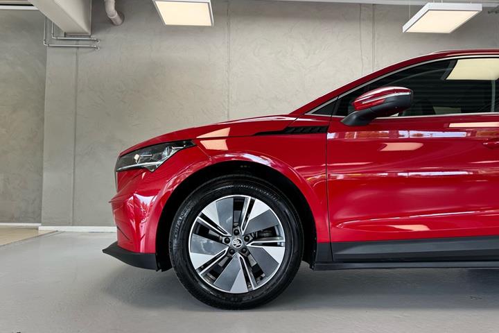 Rød Skoda Enyaq fra 2023