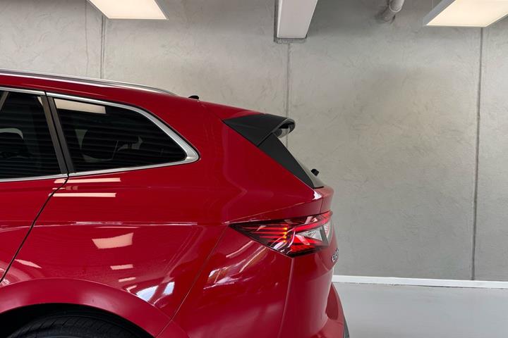 Rød Skoda Enyaq fra 2023