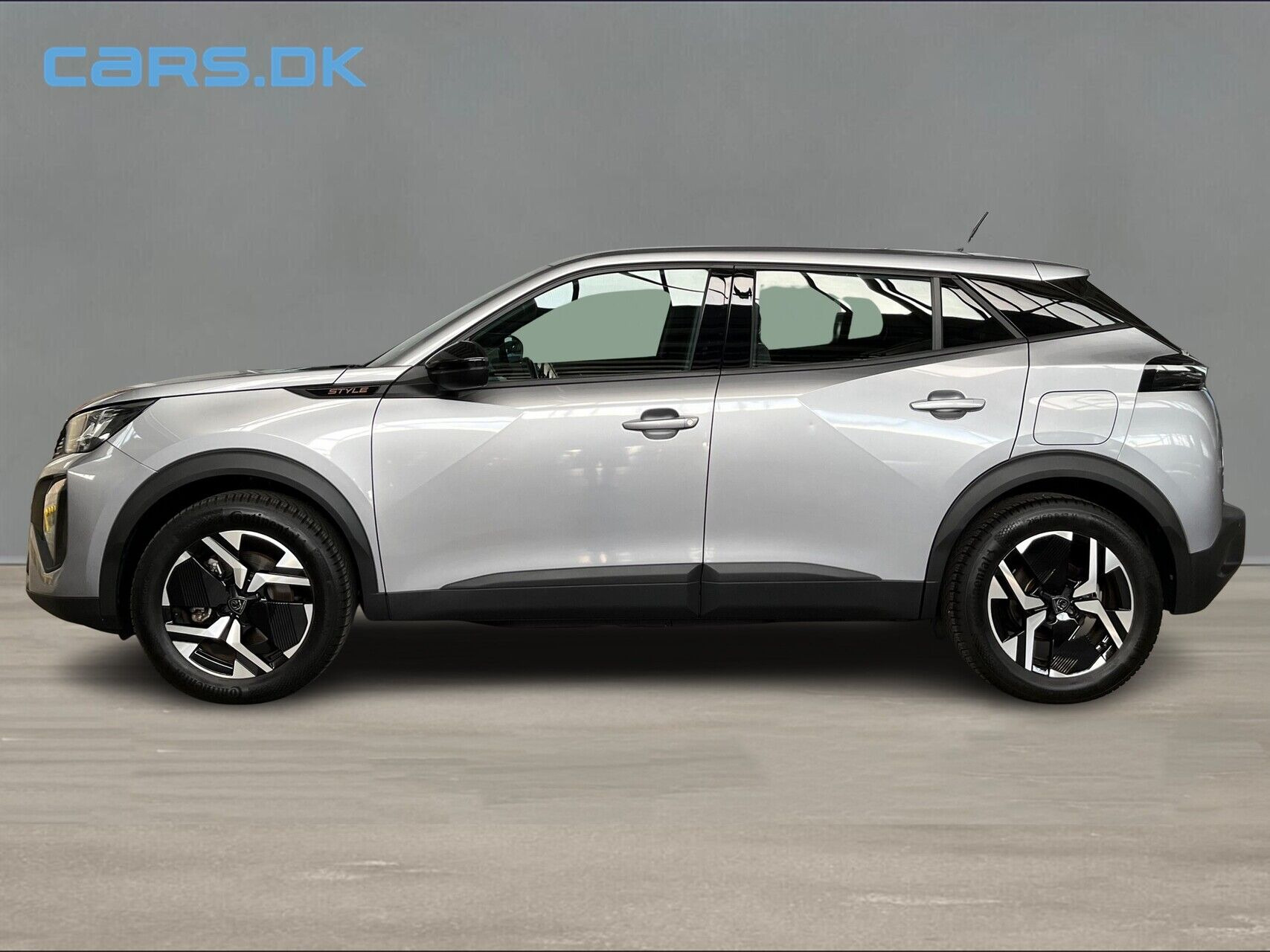Grå Peugeot e-2008 fra 2025