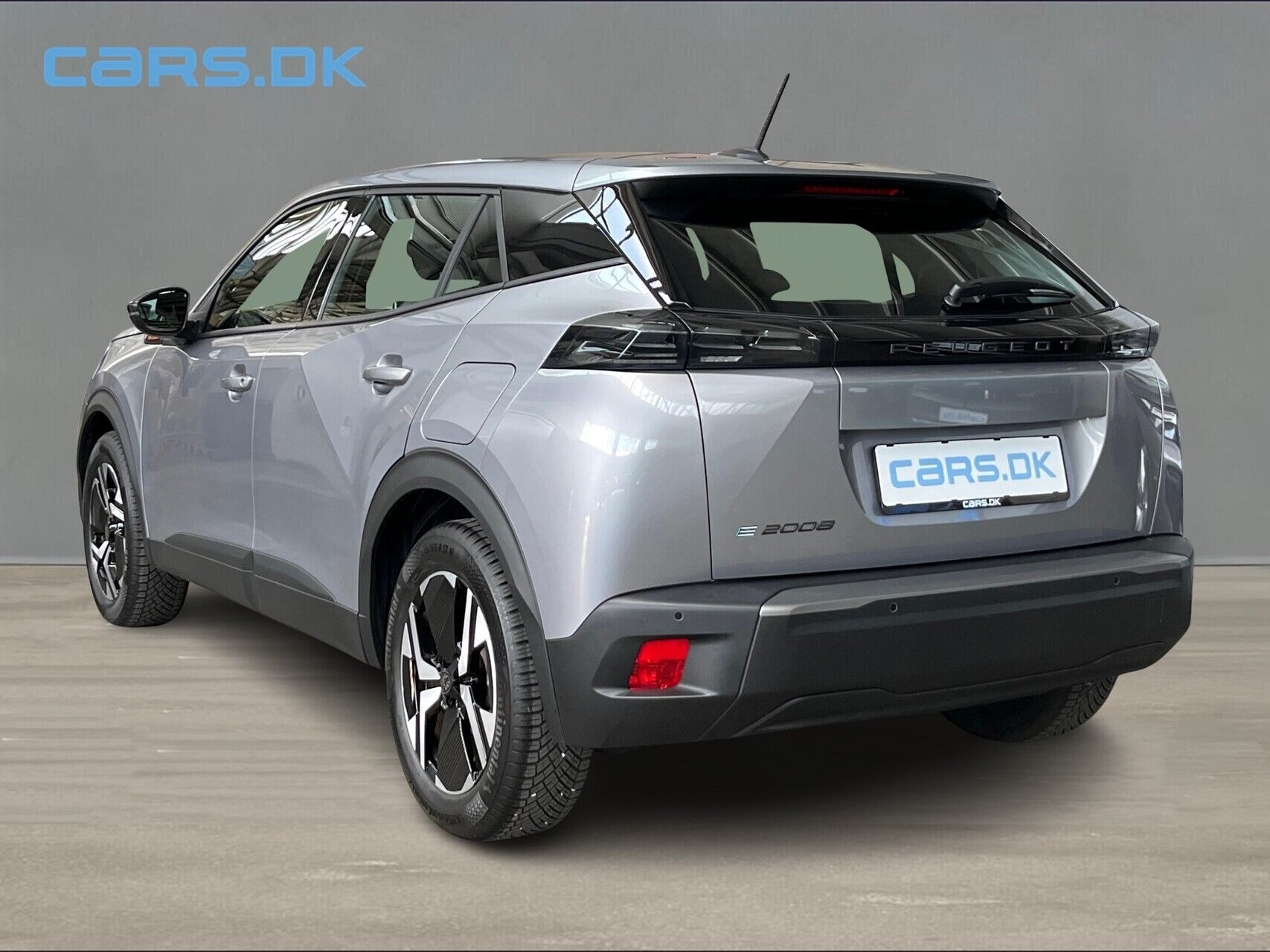 Grå Peugeot e-2008 fra 2025