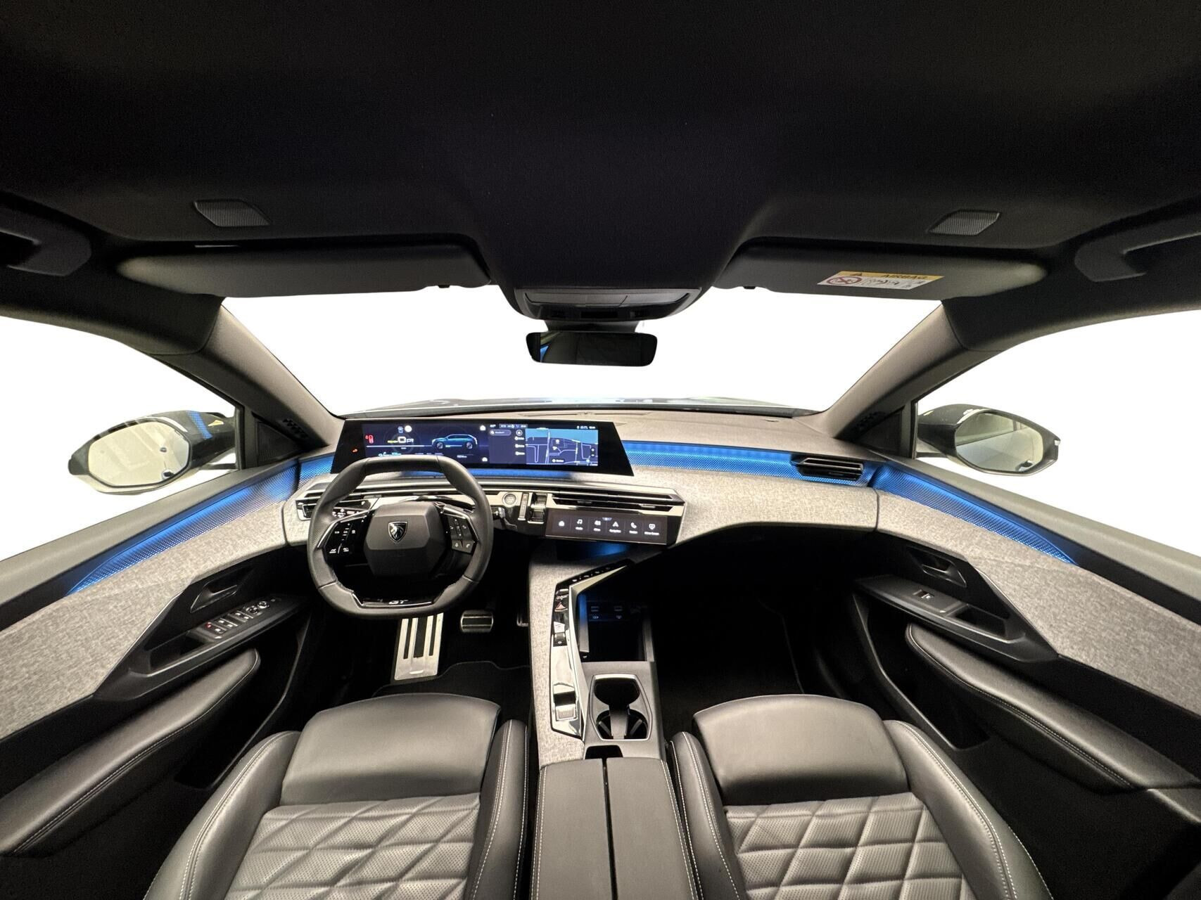 Blå Peugeot e-5008 fra 2025