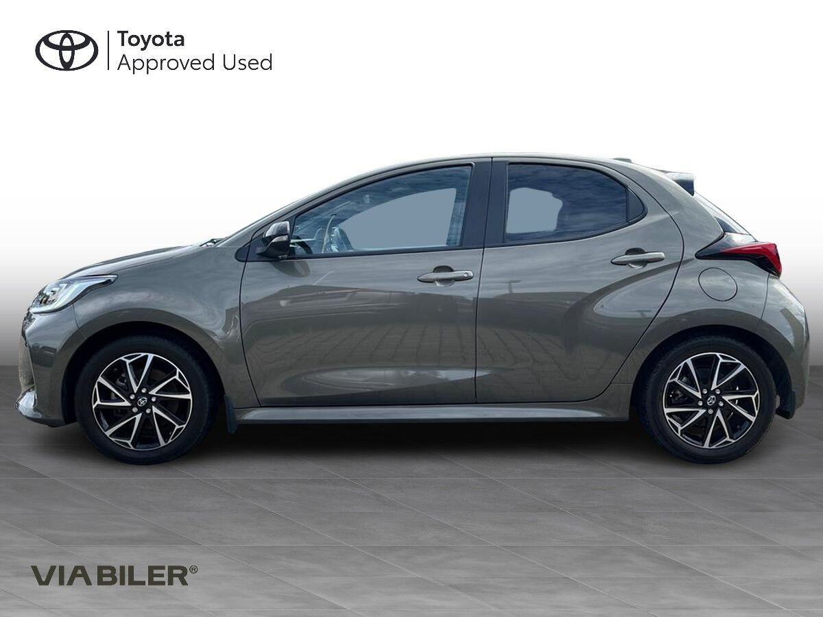 Bronze Toyota Yaris fra 2022