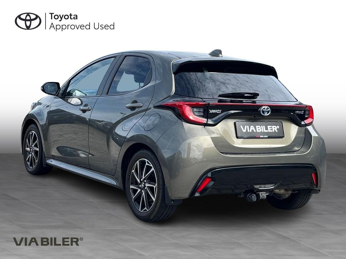 Bronze Toyota Yaris fra 2022