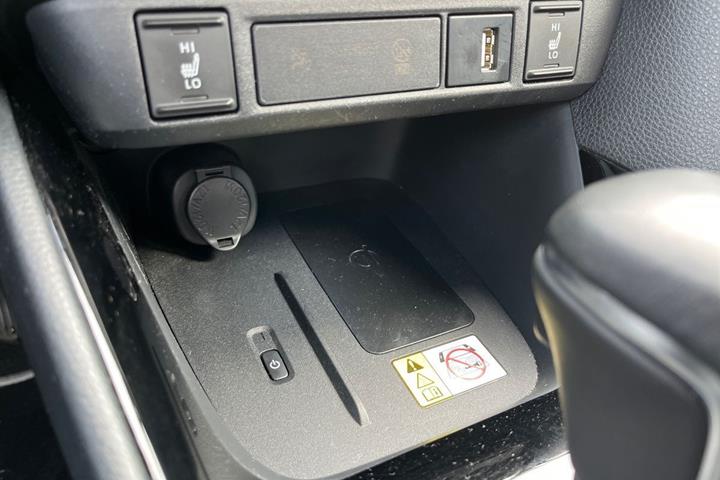 Bronze Toyota Yaris fra 2022