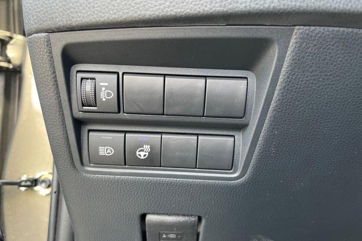 Bronze Toyota Yaris fra 2022
