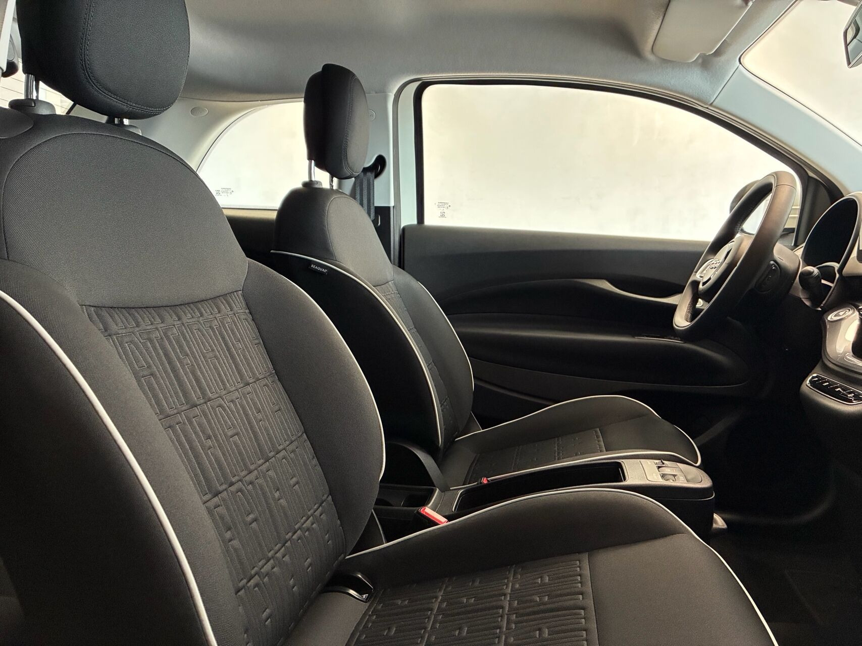 Hvid Fiat 500e fra 2023
