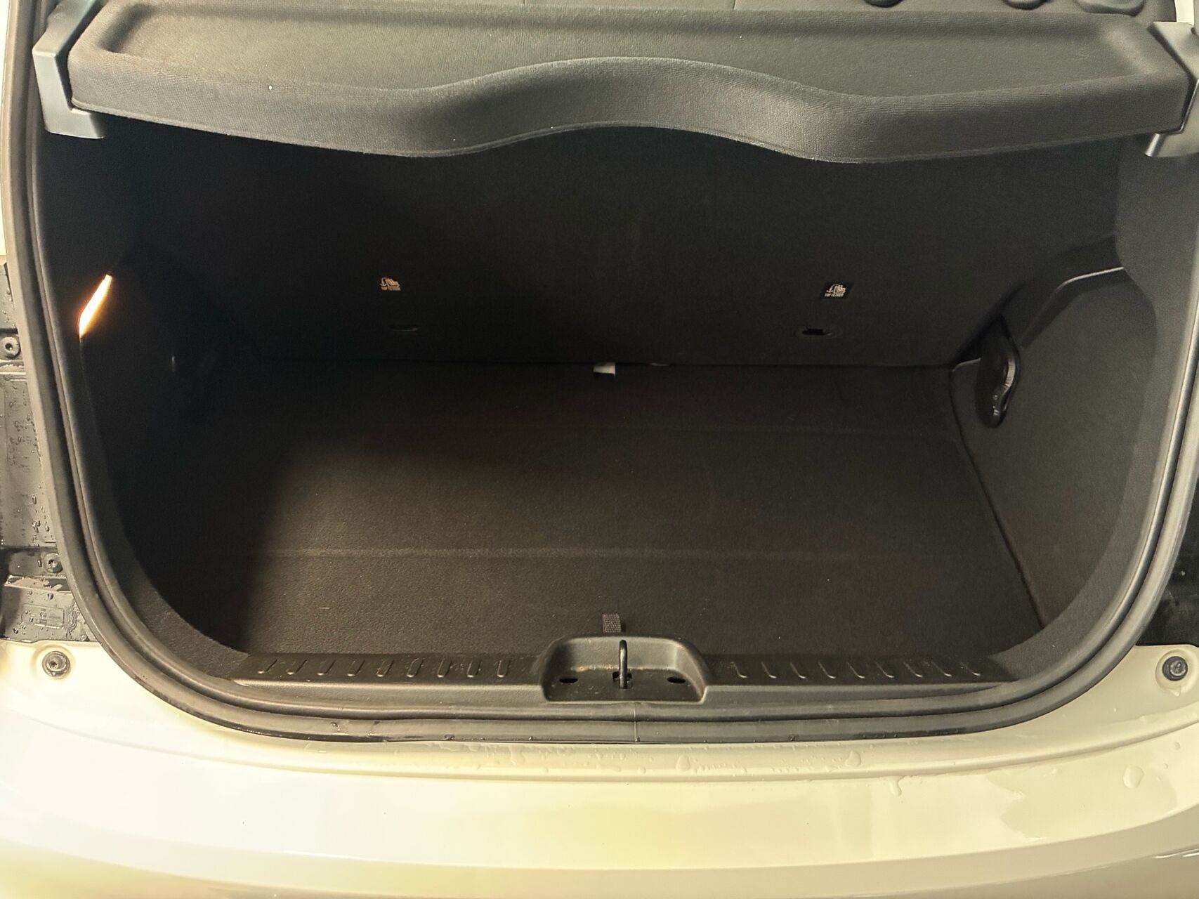 Hvid Fiat 500e fra 2023