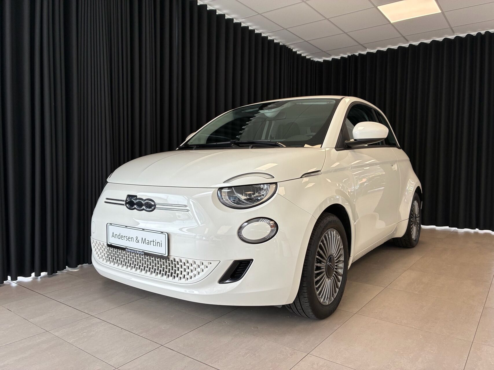 Hvid Fiat 500e fra 2023