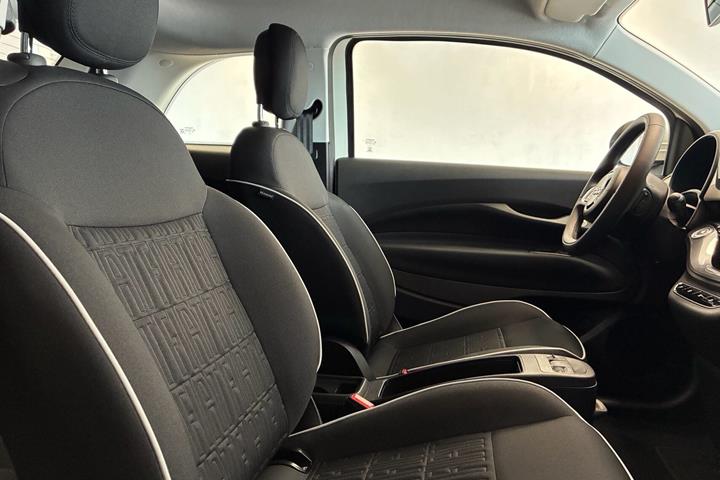 Hvid Fiat 500e fra 2023