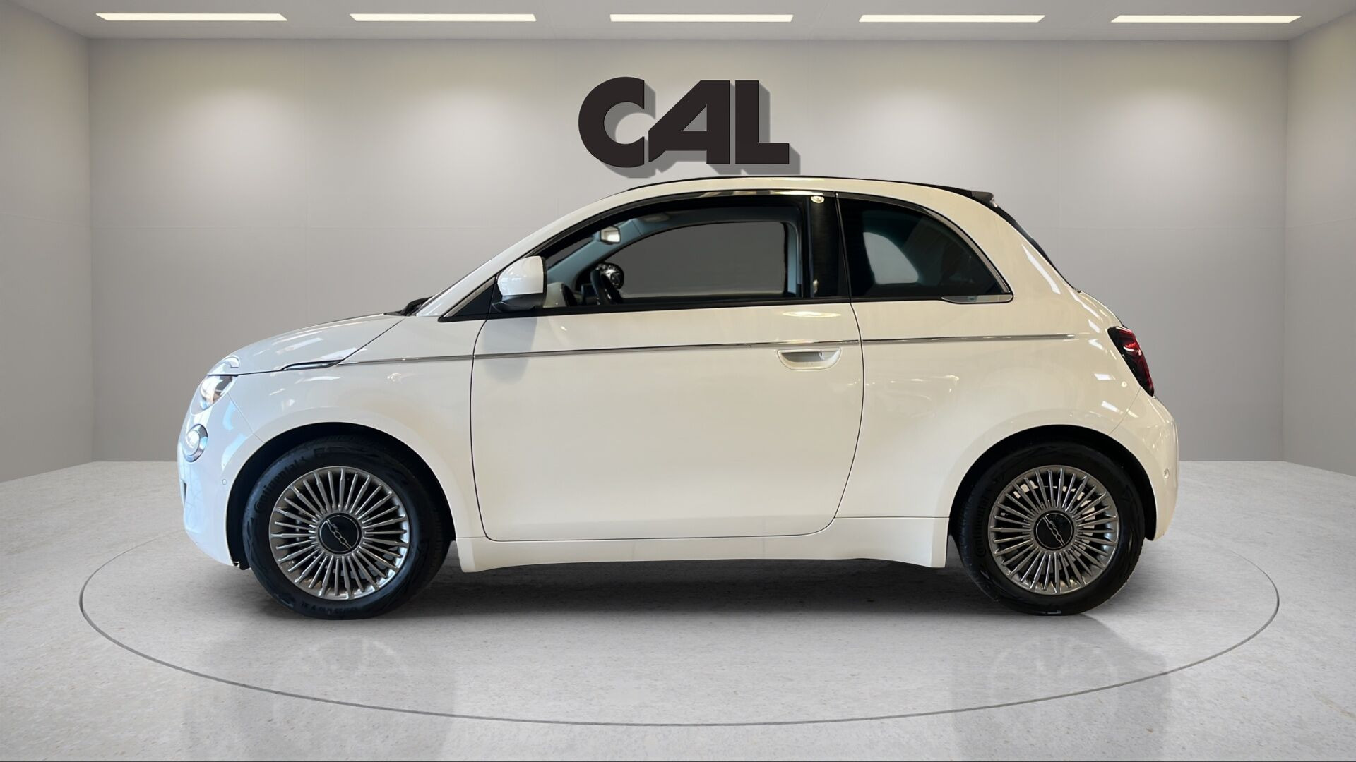 Hvid Fiat 500e fra 2023