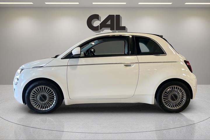 Hvid Fiat 500e fra 2023