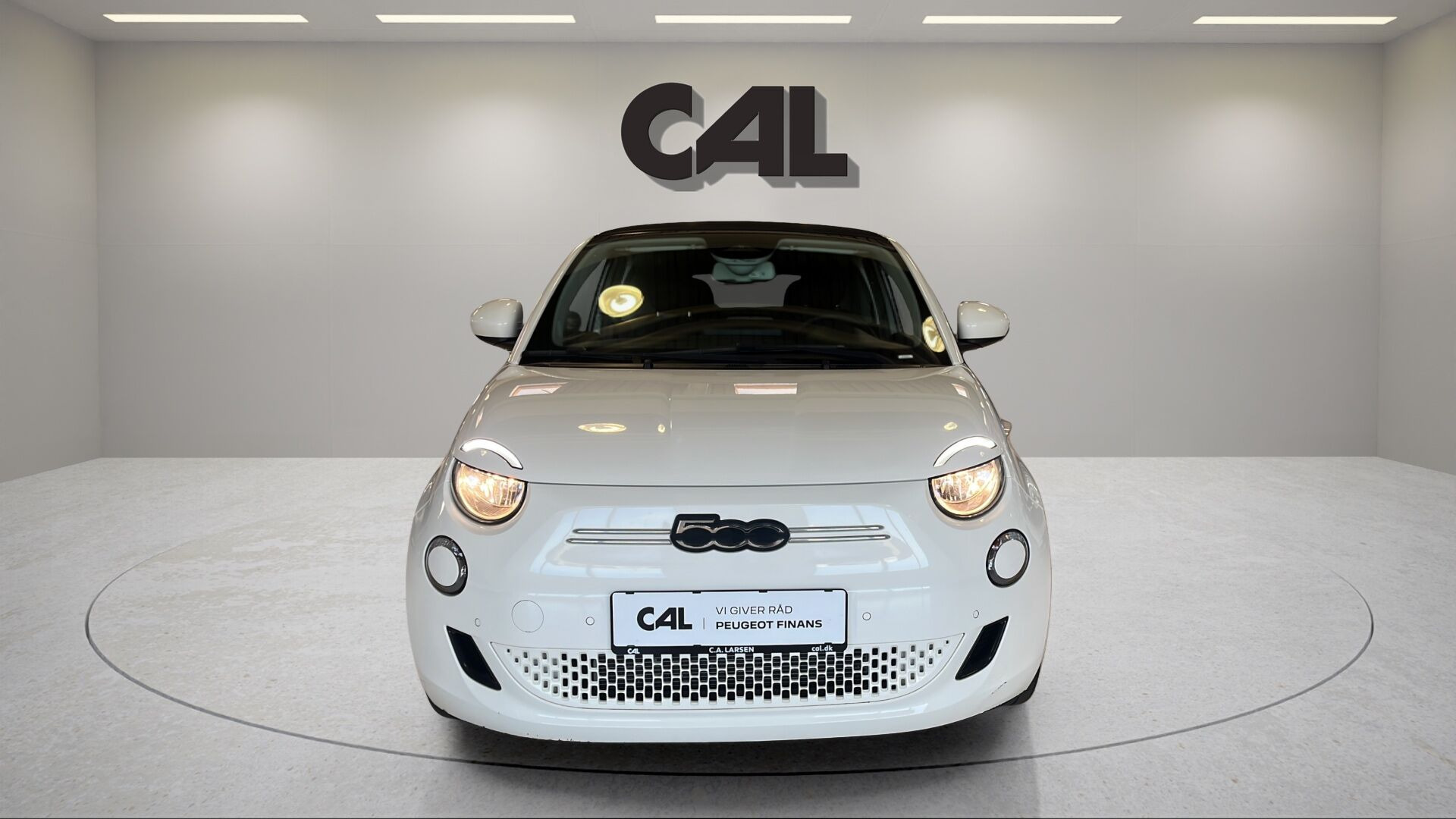 Hvid Fiat 500e fra 2023