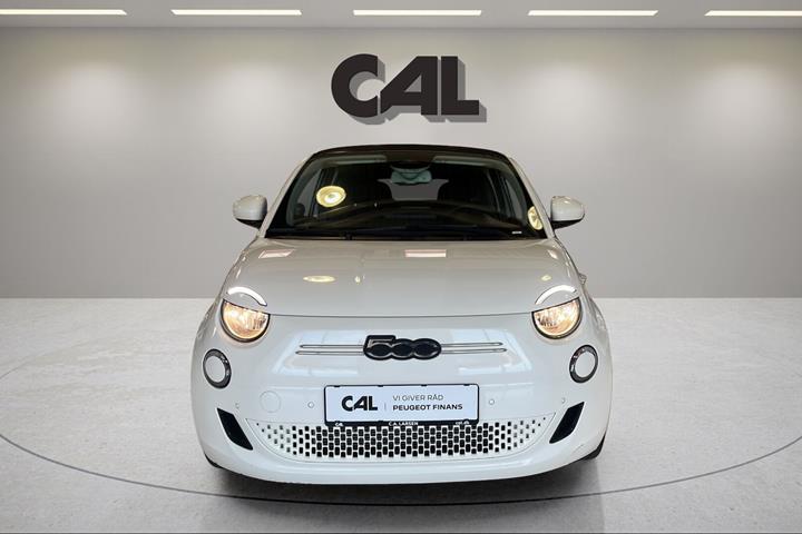 Hvid Fiat 500e fra 2023