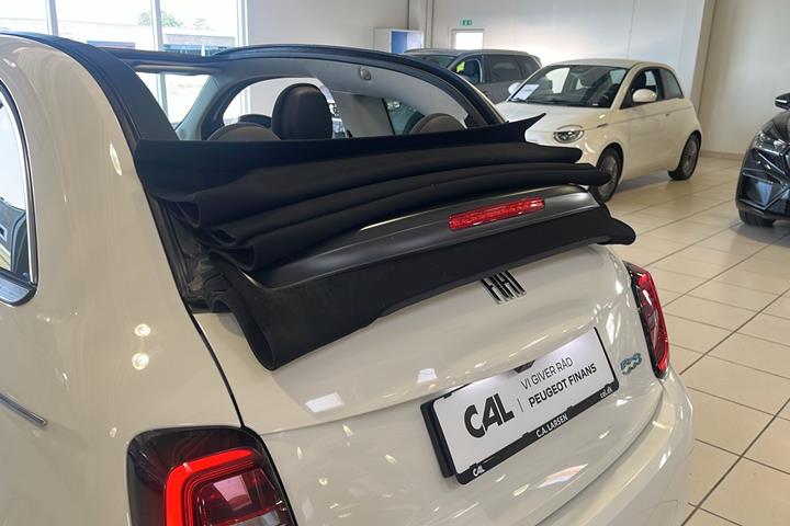 Hvid Fiat 500e fra 2023
