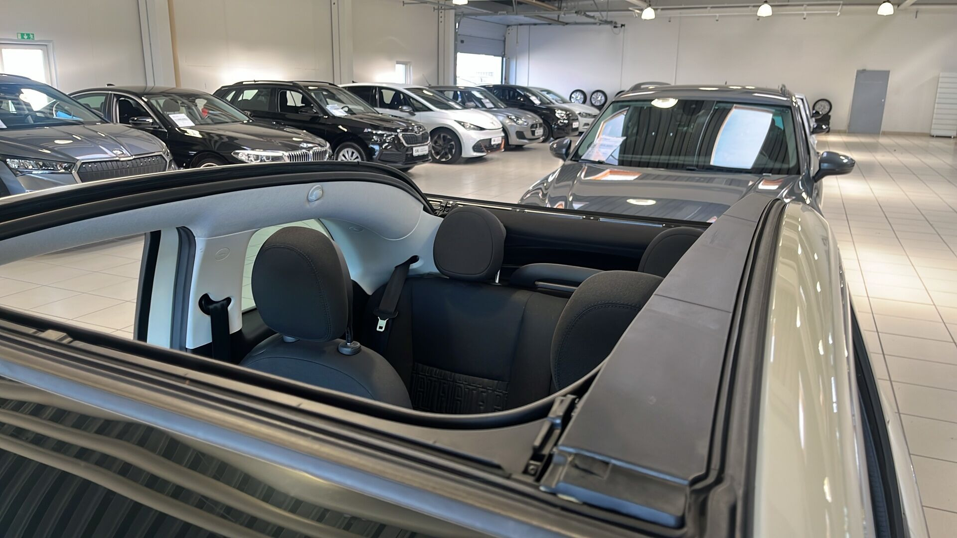 Hvid Fiat 500e fra 2023
