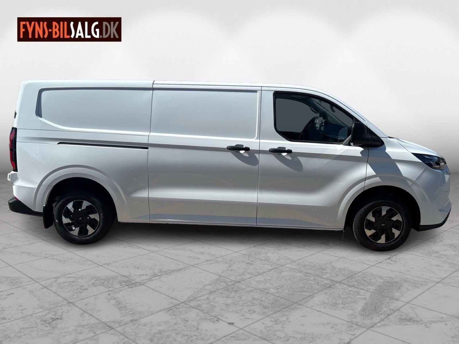 Hvid Ford E-Transit Custom fra 2025
