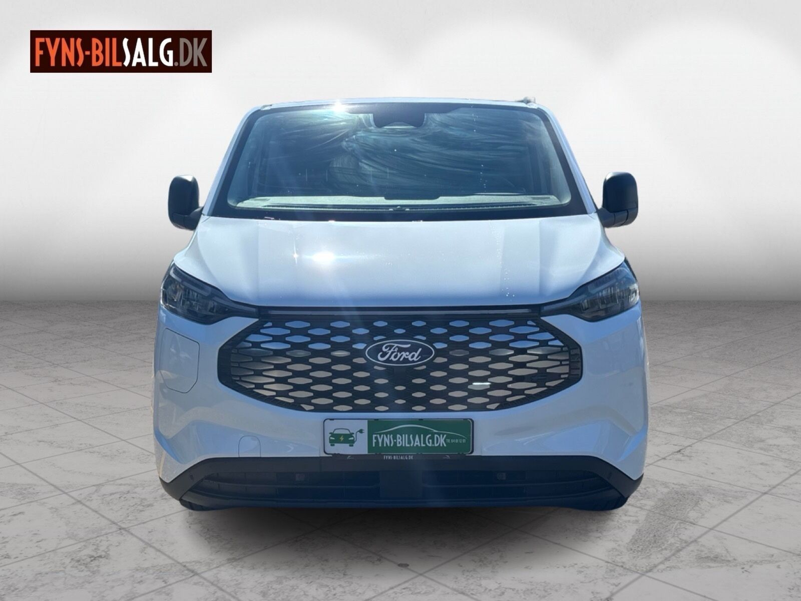 Hvid Ford E-Transit Custom fra 2025
