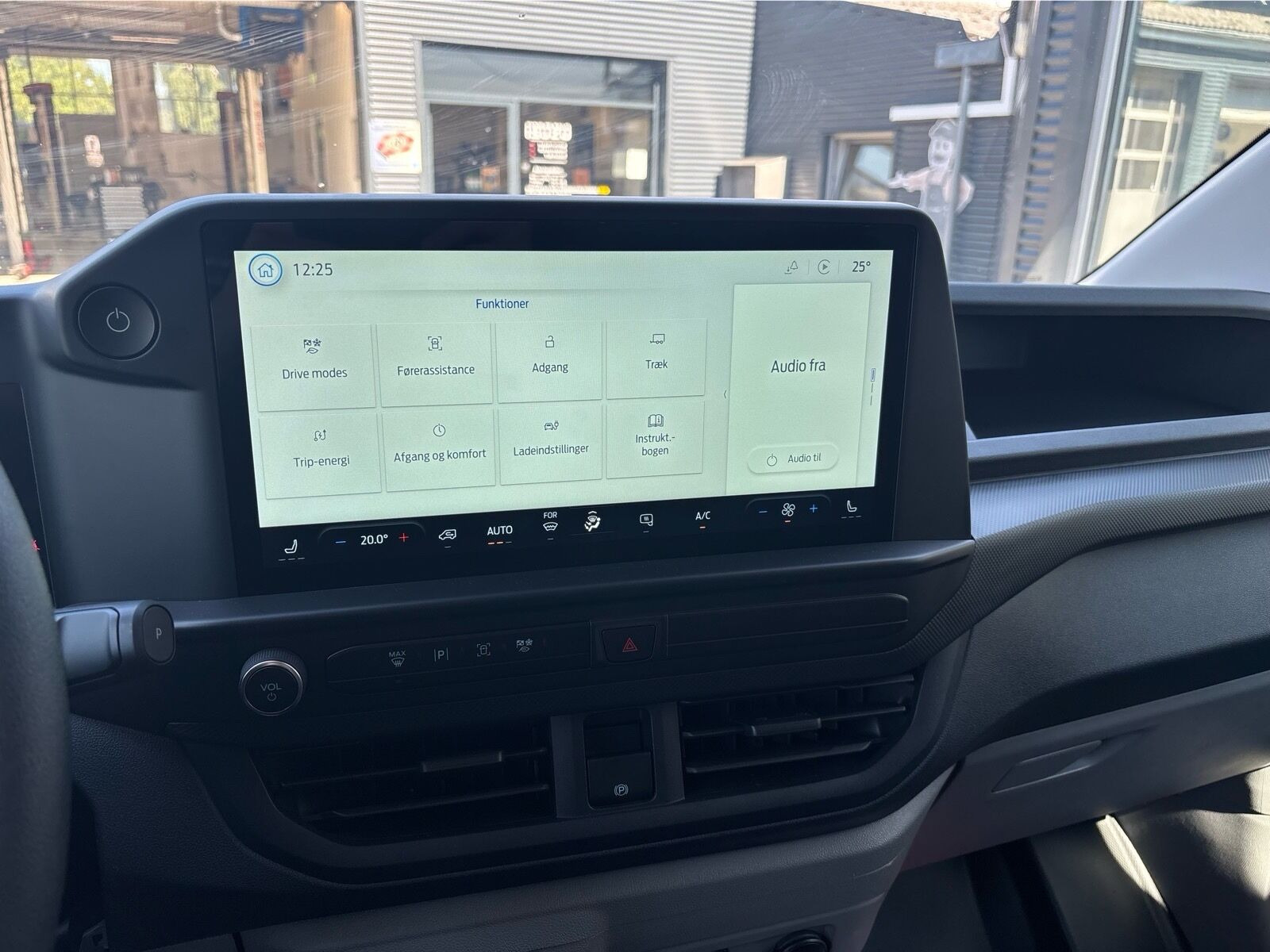 Hvid Ford E-Transit Custom fra 2025
