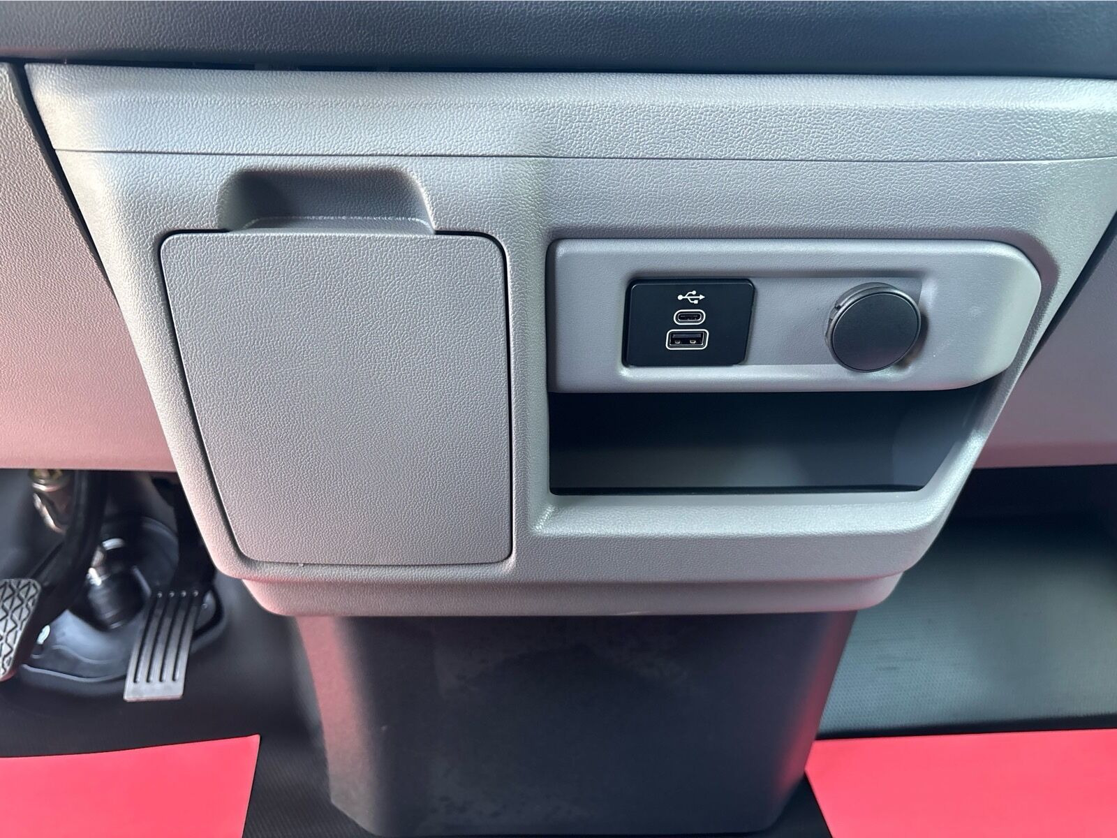 Hvid Ford E-Transit Custom fra 2025