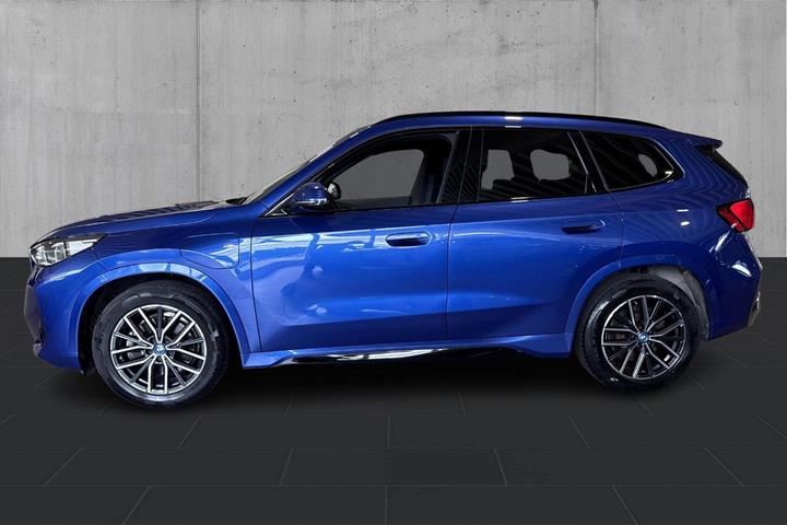 Blå BMW X1 fra 2023