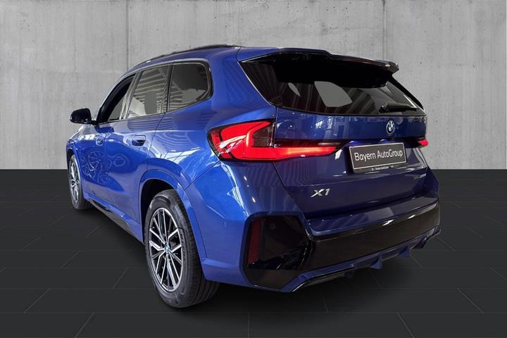 Blå BMW X1 fra 2023