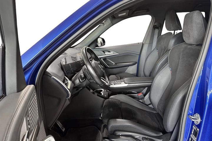 Blå BMW X1 fra 2023