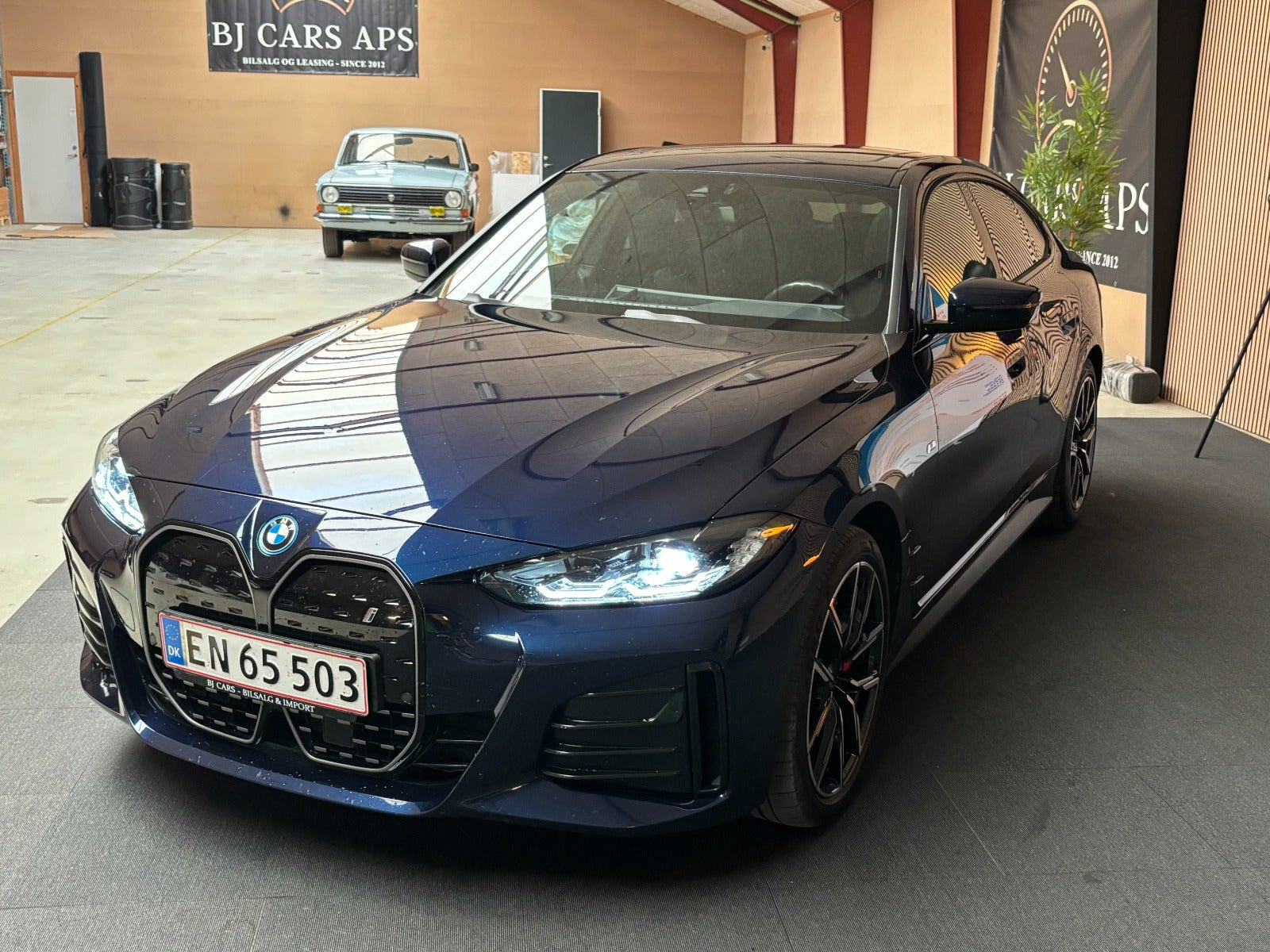 Blå BMW i4 fra 2023