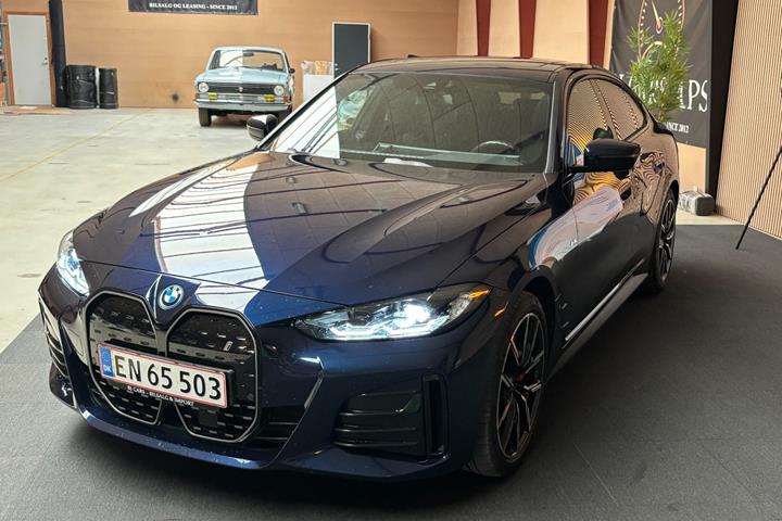 Blå BMW i4 fra 2023