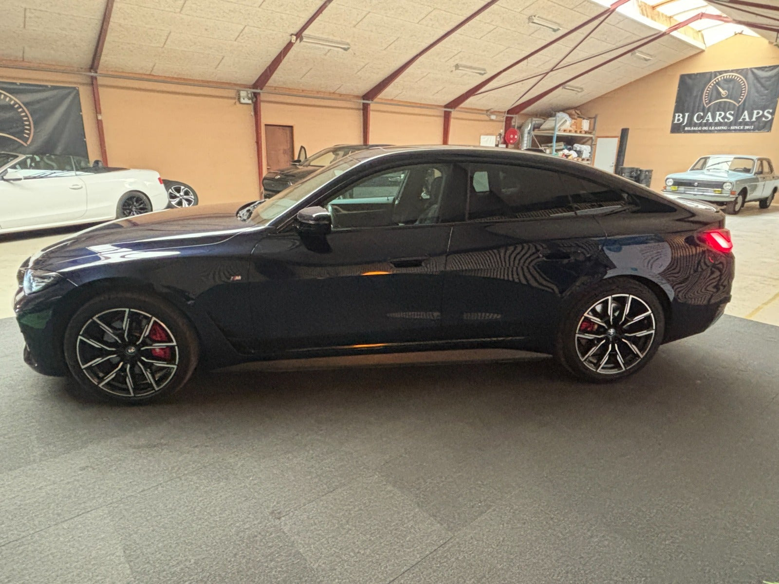 Blå BMW i4 fra 2023