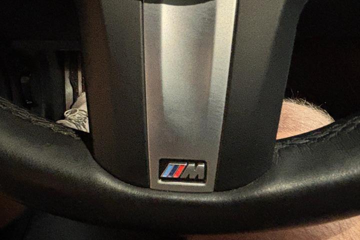 Blå BMW i4 fra 2023