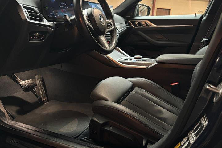Blå BMW i4 fra 2023