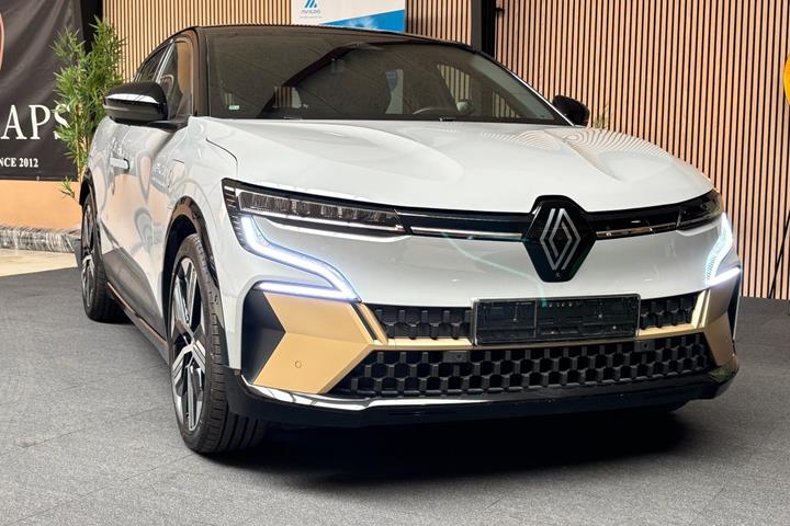 Grå Renault Megane E-Tech fra 2024