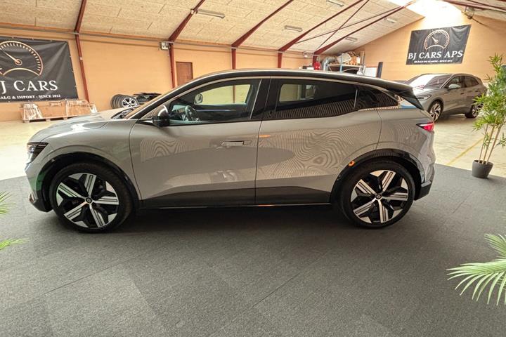 Grå Renault Megane E-Tech fra 2024