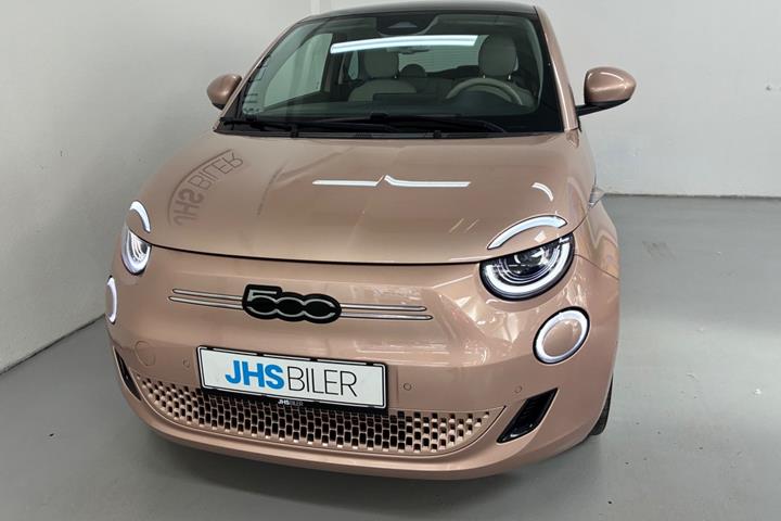 Grå Fiat 500e fra 2023