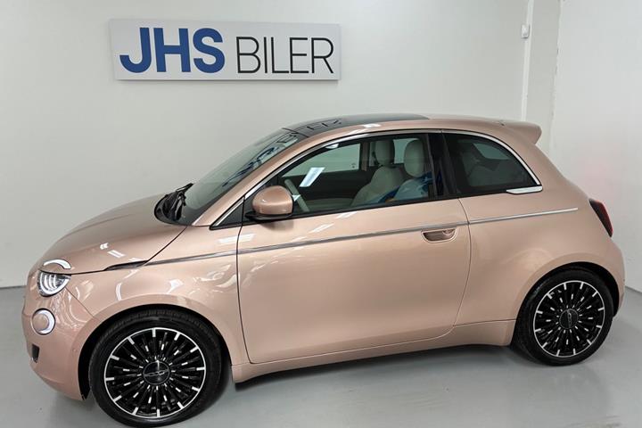 Grå Fiat 500e fra 2023