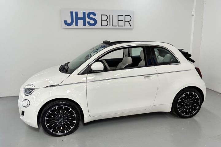 Hvid Fiat 500e fra 2023