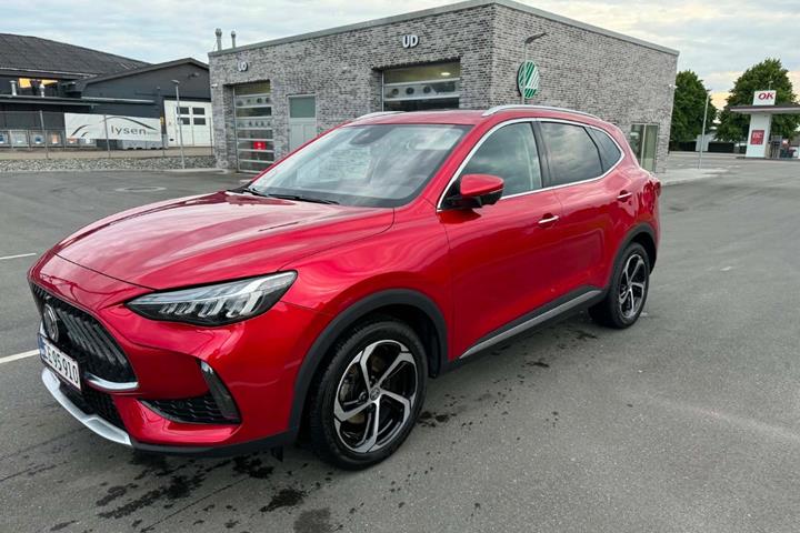 Rød MG EHS fra 2023 set udefra